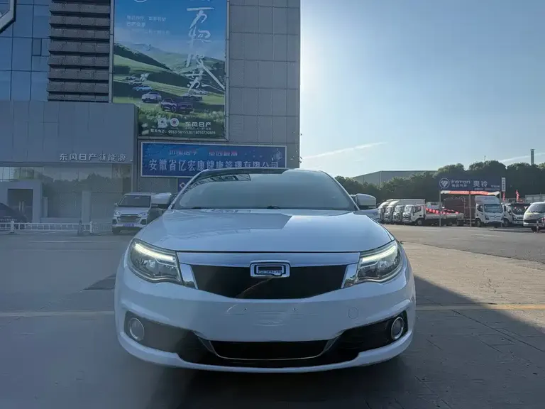 Qoros 3 观致3 2016款 两厢 1.6 L 自动致悦型