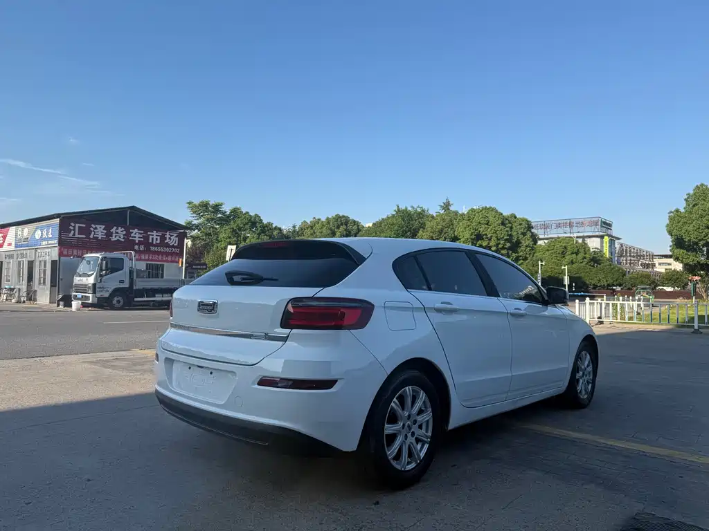 Qoros 3 观致3 2016款 两厢 1.6 L 自动致悦型