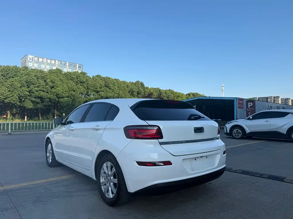 Qoros 3 观致3 2016款 两厢 1.6 L 自动致悦型
