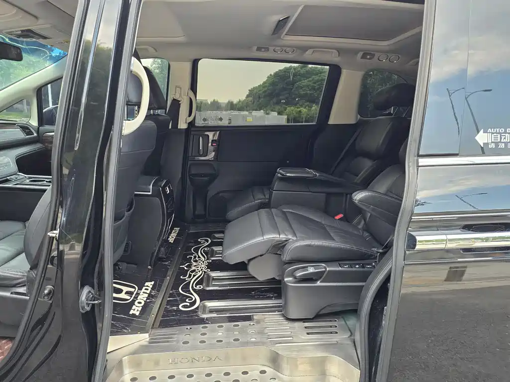 Elysion 2.4 L Luxury
