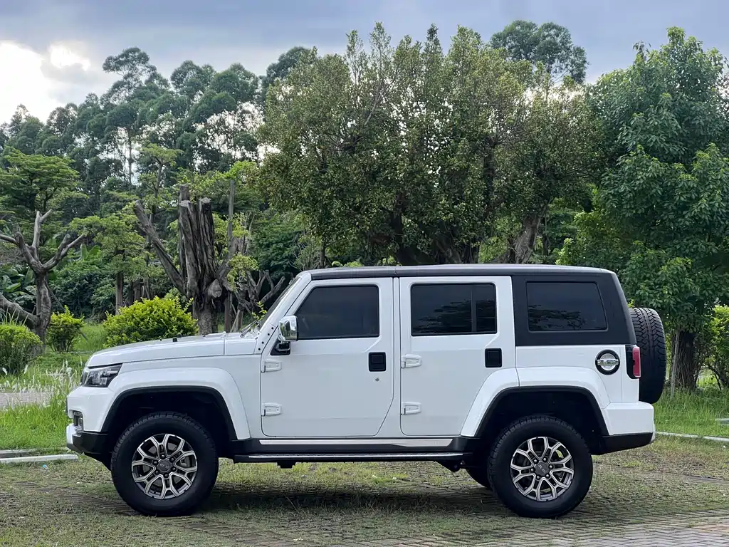 BAIC BJ40 2.0 T City Hunter Glory