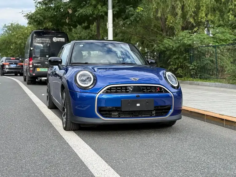 MINI 2.0 T COOPER S Artist 5-door