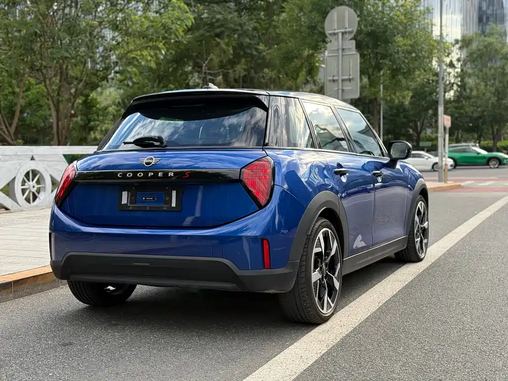 MINI 2.0 T COOPER S Artist 5-door