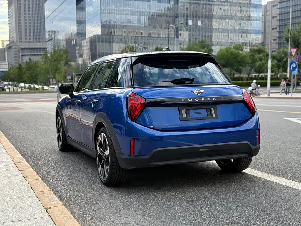 MINI 2.0 T COOPER S Artist 5-door
