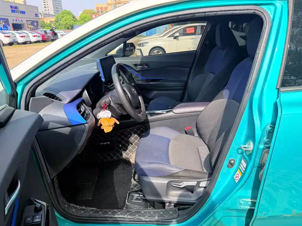 Toyota C-HR 2.0 L Leading CN-V