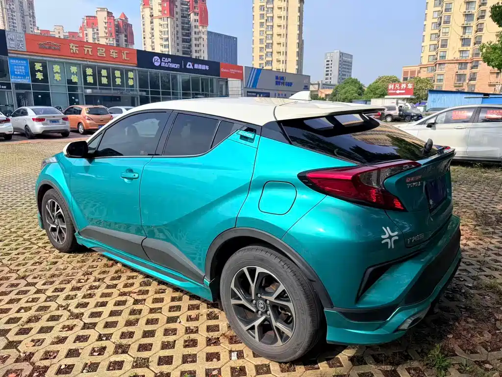 Toyota C-HR 2.0 L Leading CN-V