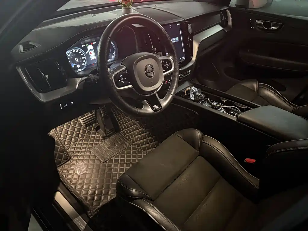Volvo XC60 PHEV T8 E Drive Hybrid Smart Grace Sport CN-V