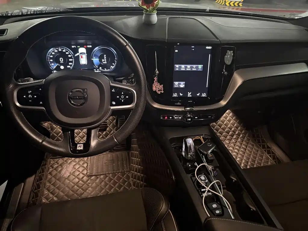 Volvo XC60 PHEV T8 E Drive Hybrid Smart Grace Sport CN-V