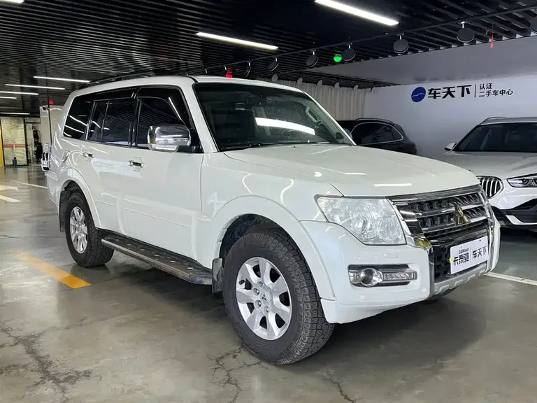 Mitsubishi Pajero (Import) 帕杰罗进口 2015款 3.0 L 自动精英超越版 国V