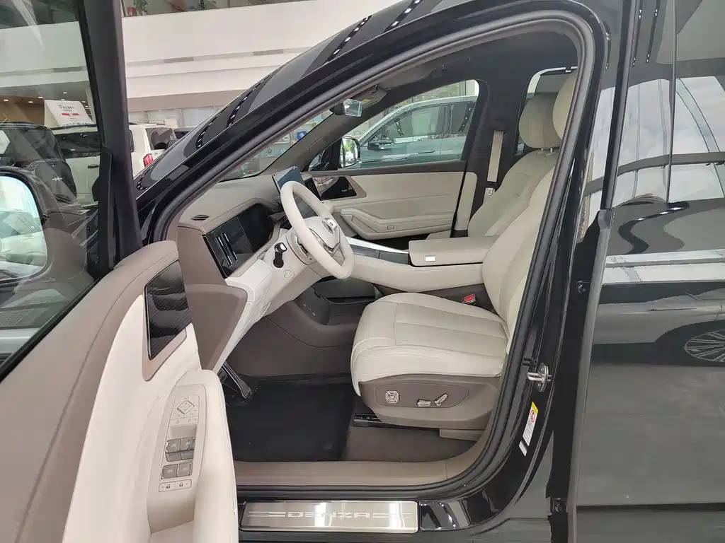 Denza N8 L Flagship