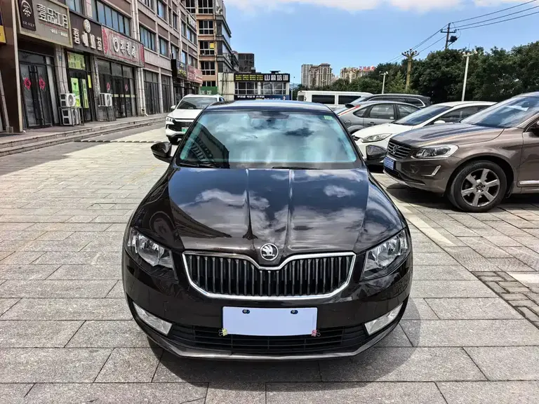 Skoda Octavia 1.6 L Auto Yijie