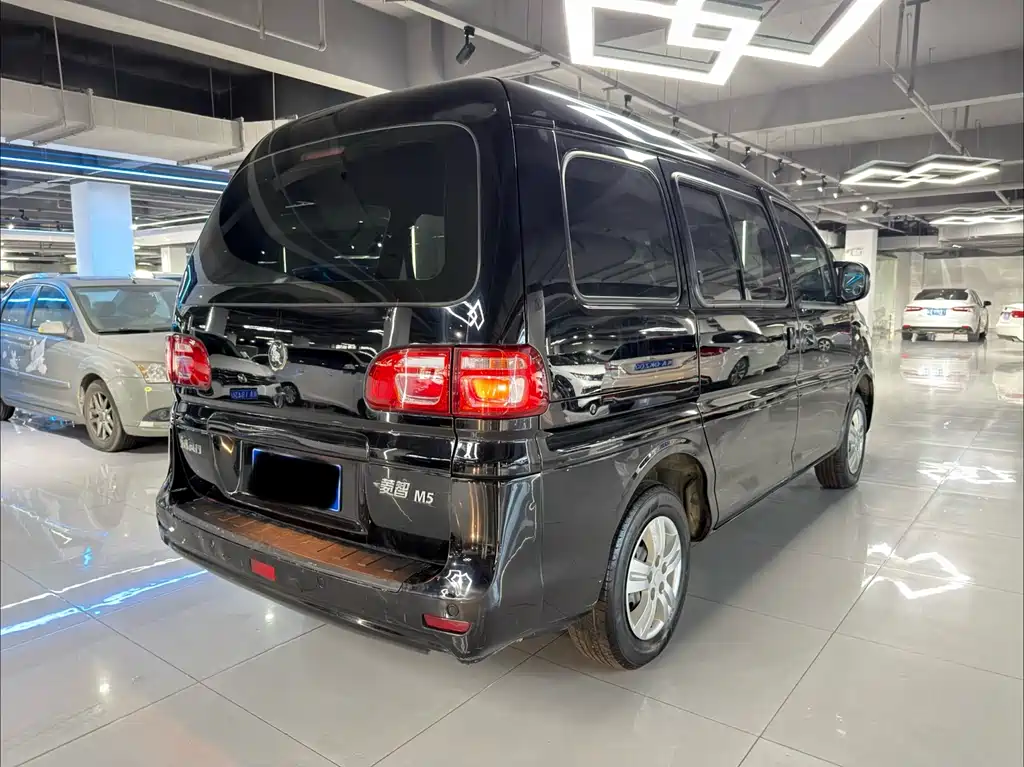 Lingzhi 菱智 2022款 M5 1.6 L 实用型 5座