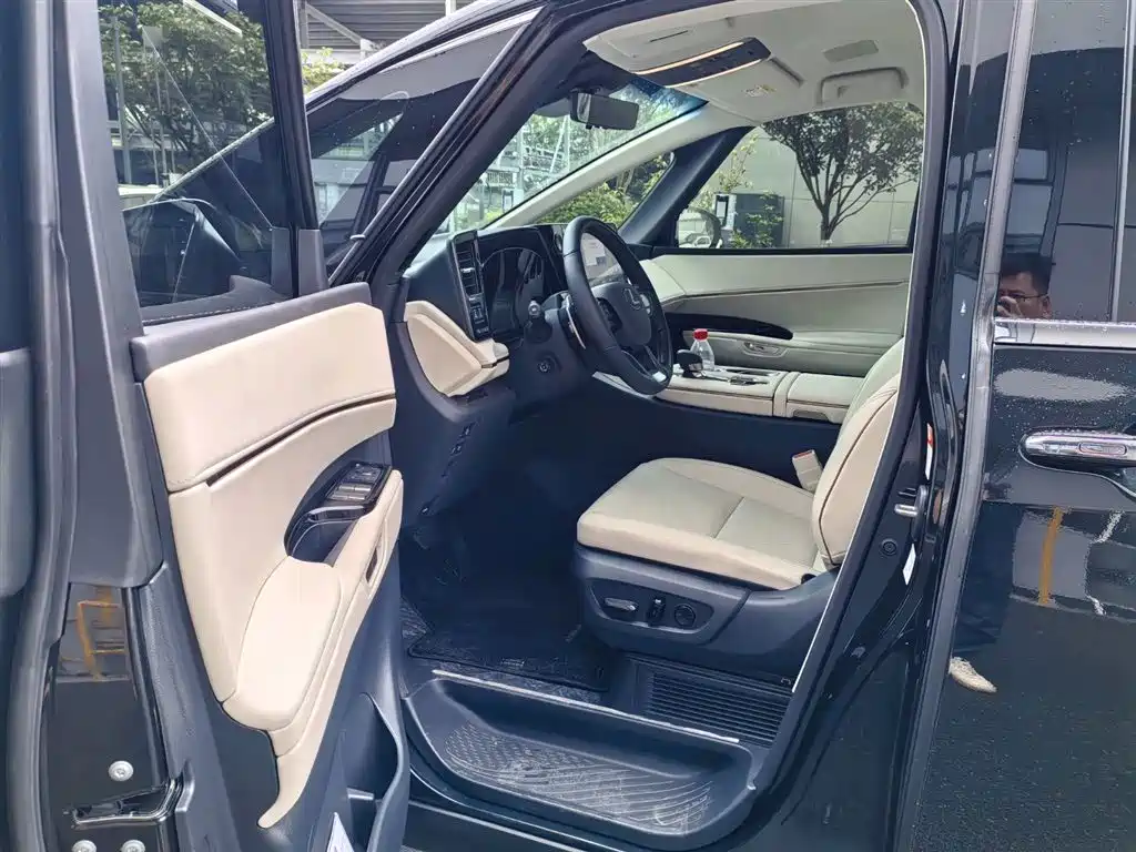 Lexus LM 500 h 6-seat Supreme