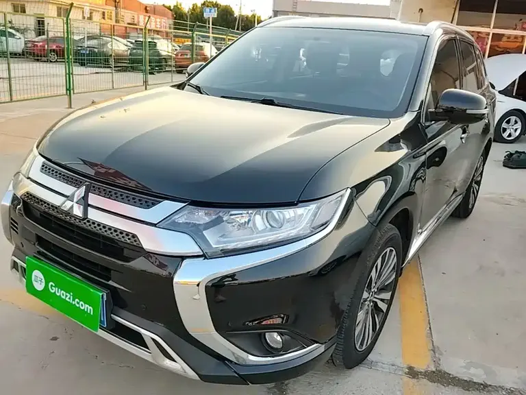 Mitsubishi Outlander 2.0 L 2 WD Smooth Enjoyment 5-seat