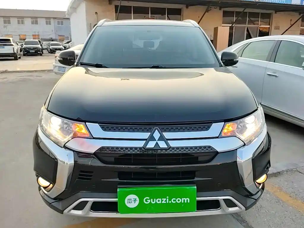 Outlander 2.0 L 2 WD Smooth Enjoyment 5-seat