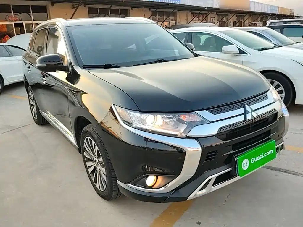 Outlander 2.0 L 2 WD Smooth Enjoyment 5-seat