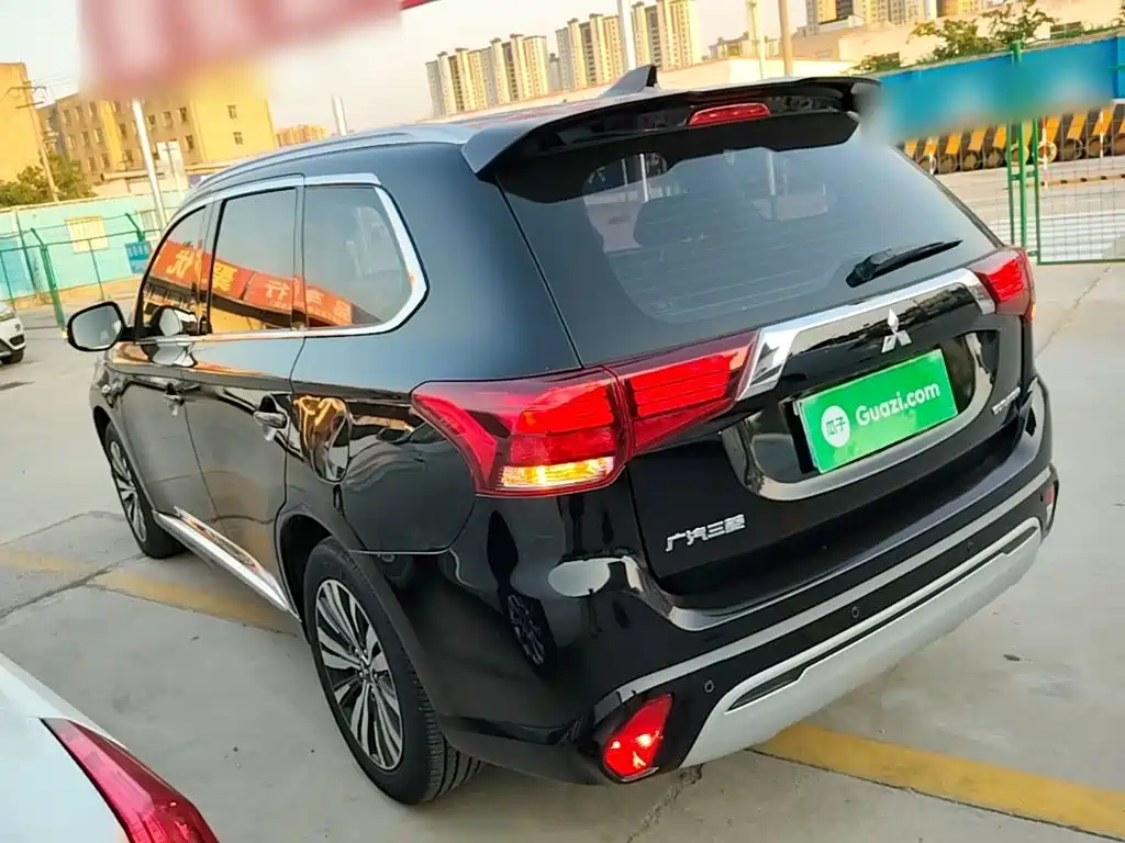 Outlander 2.0 L 2 WD Smooth Enjoyment 5-seat