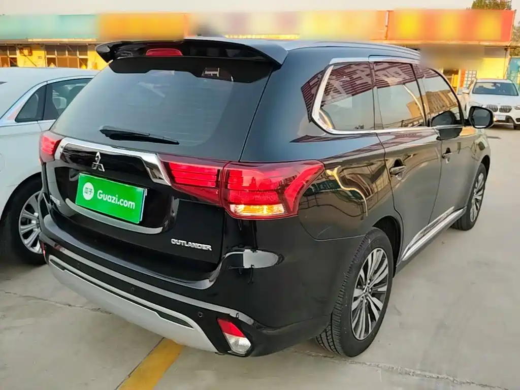 Outlander 2.0 L 2 WD Smooth Enjoyment 5-seat
