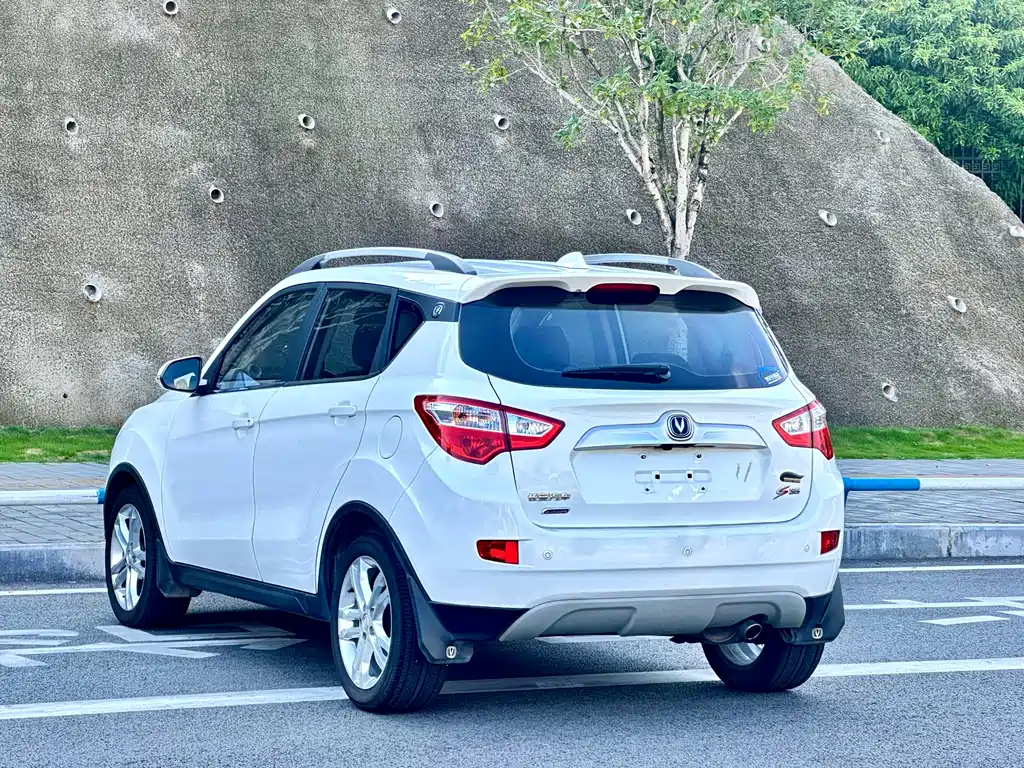 Changan CS35 1.6 L Auto Luxury CN-V