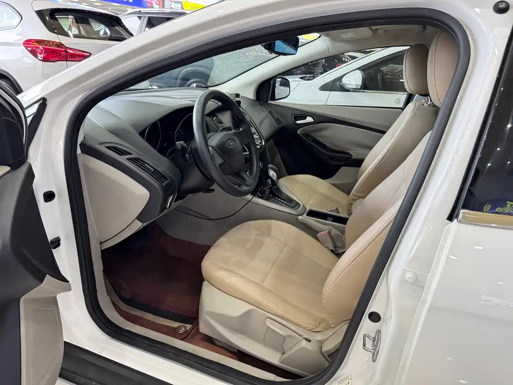 Focus Sedan Classic 1.6 L Auto Comfort Smart Travel