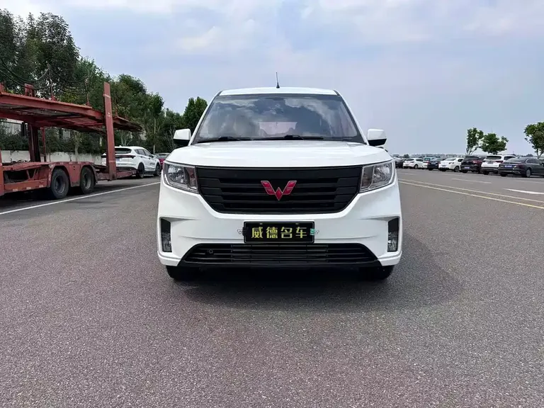Wuling Hongguang PLUS 1.5 T Manual Comfort 7-seat