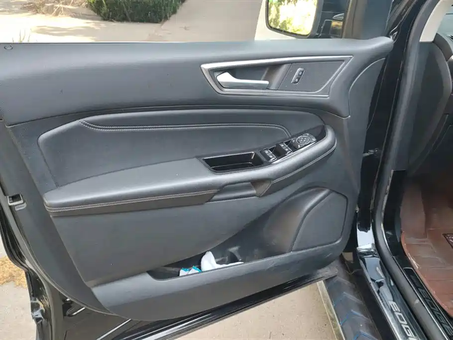 Edge EcoBoost 245 2 WD Grand Sharp 7-seat