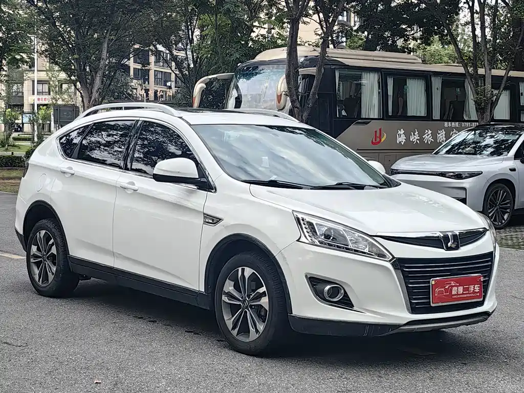 URX 6 SUV 1.8 T Fashion