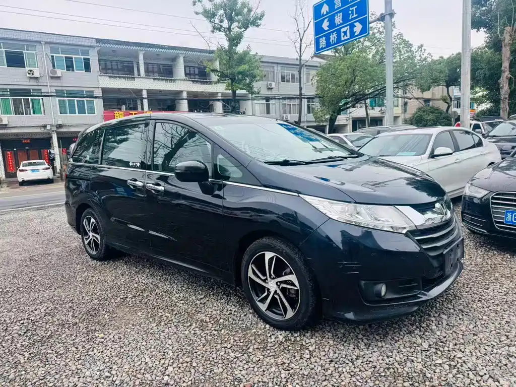 Odyssey 2.4 L Luxury
