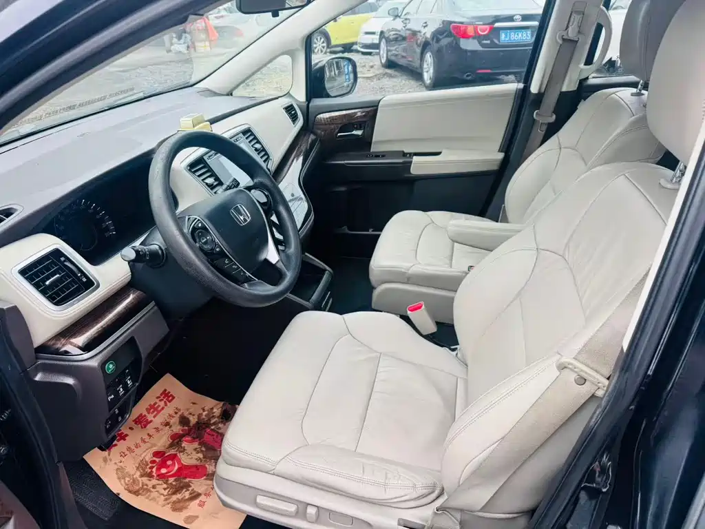 Odyssey 2.4 L Luxury