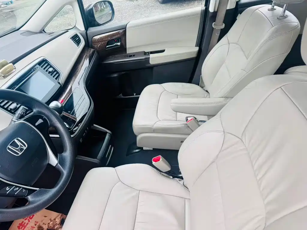 Odyssey 2.4 L Luxury