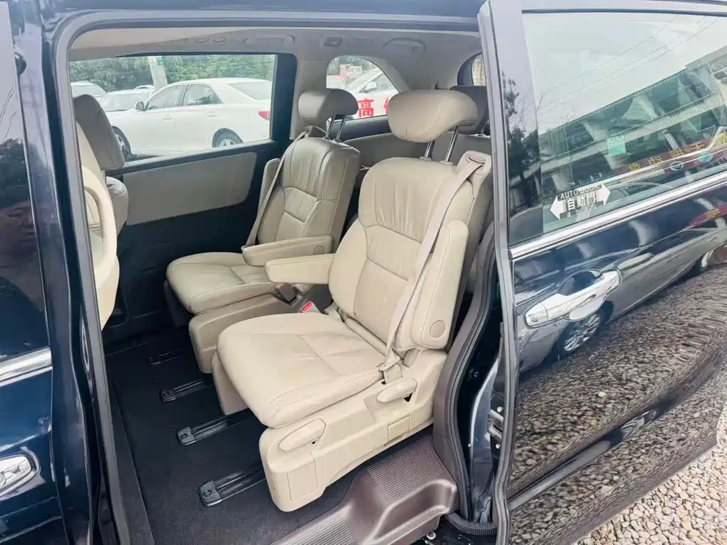 Odyssey 2.4 L Luxury