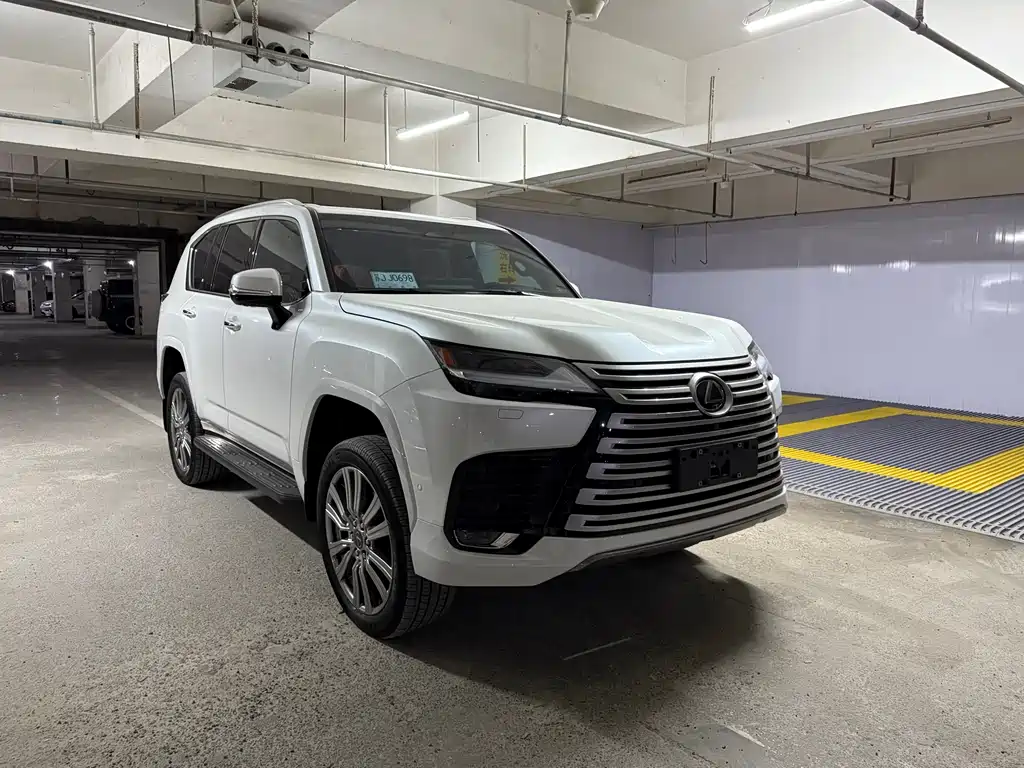 Lexus LX 雷克萨斯LX 2025款 700 h VIP领世版