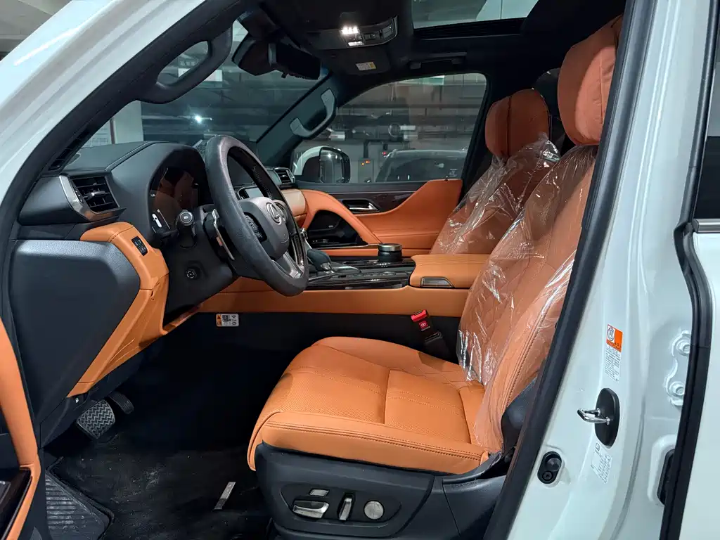 Lexus LX 雷克萨斯LX 2025款 700 h VIP领世版