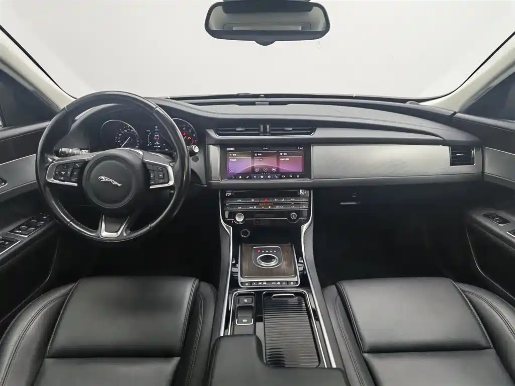 Jaguar XFL XFL 2.0 T 200 PS 2 WD Elite