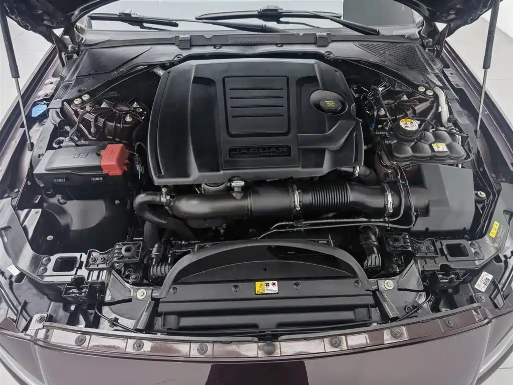 Jaguar XFL XFL 2.0 T 200 PS 2 WD Elite
