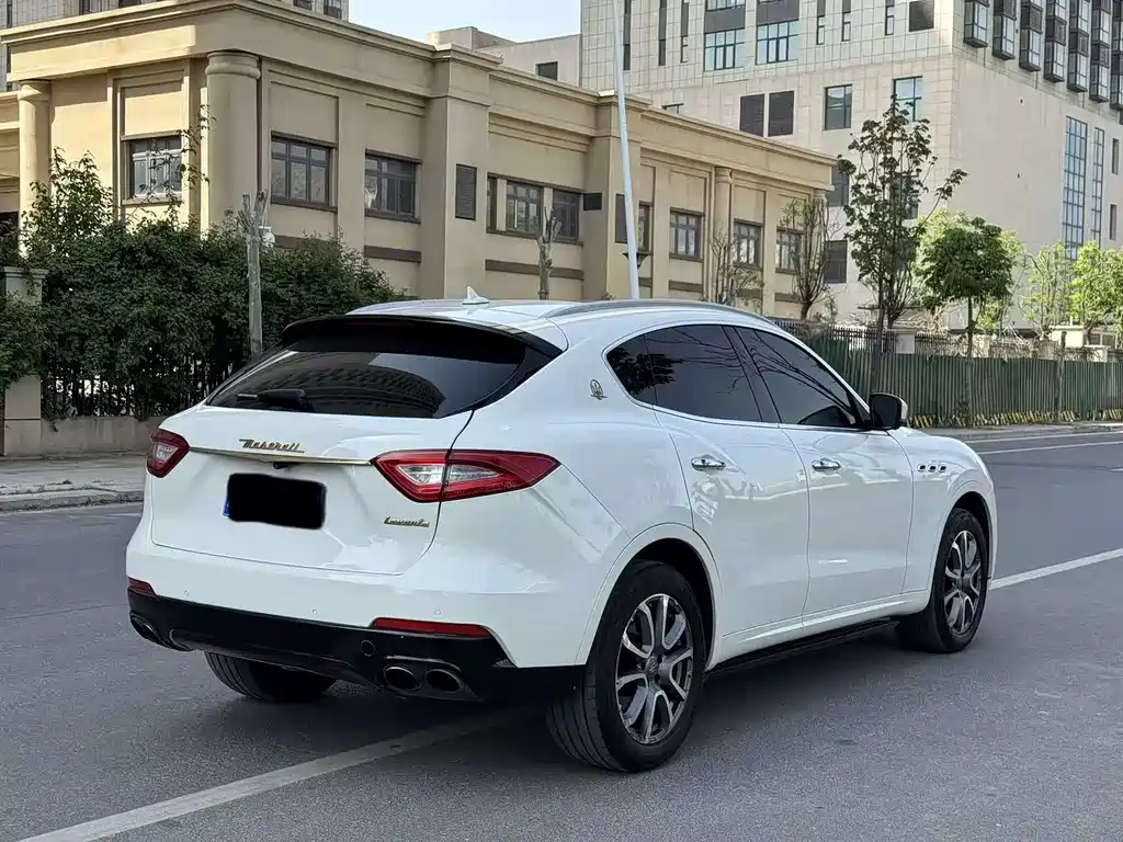 Levante 3.0 T Standard