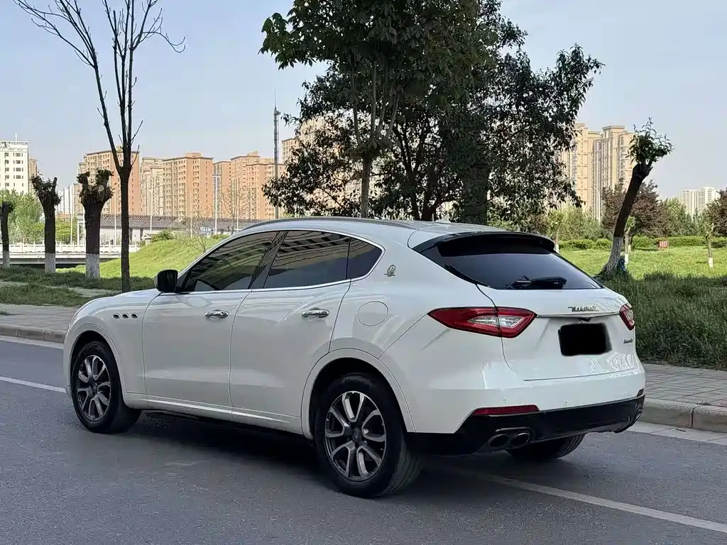 Levante 3.0 T Standard