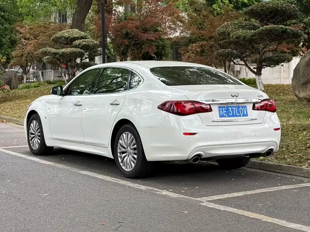 Infiniti Q70 Q70 L 2.5 L Elite