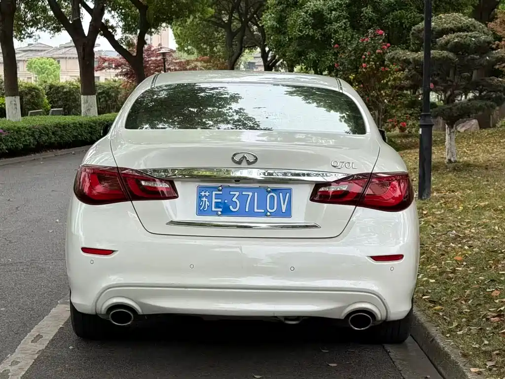 Infiniti Q70 Q70 L 2.5 L Elite