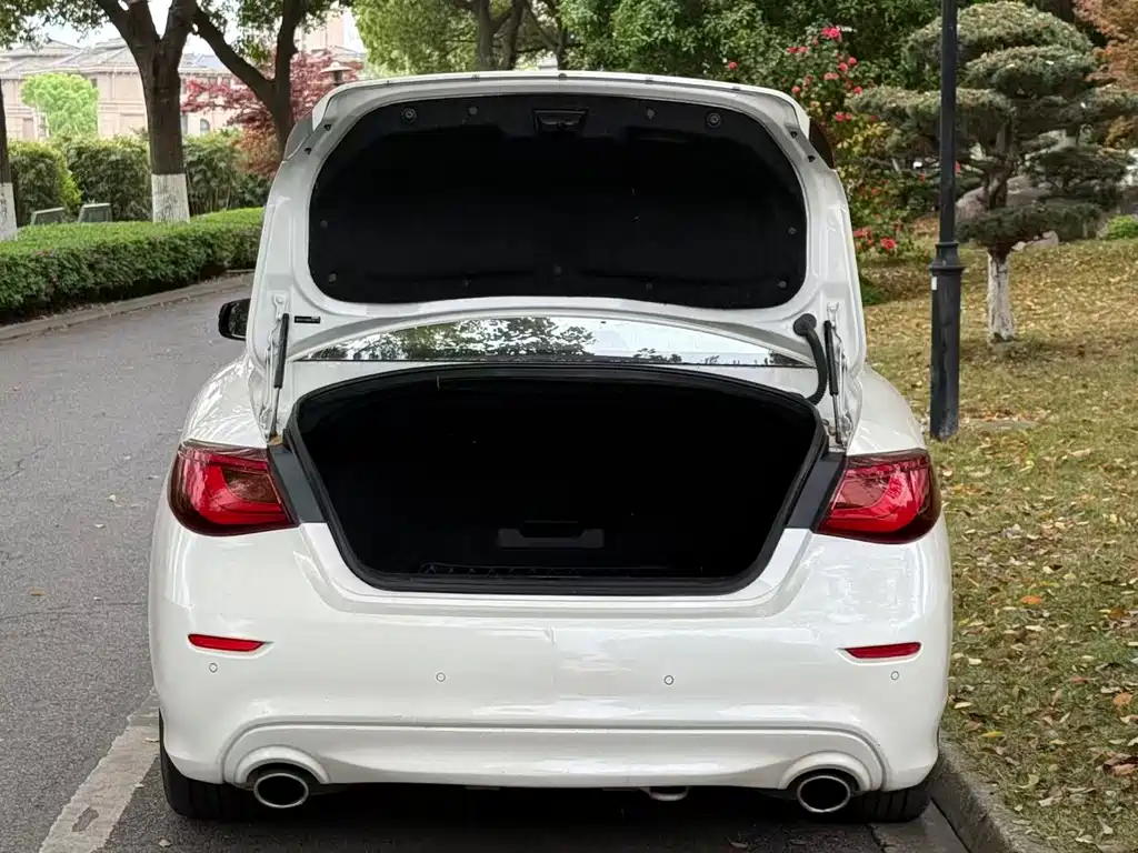 Infiniti Q70 Q70 L 2.5 L Elite