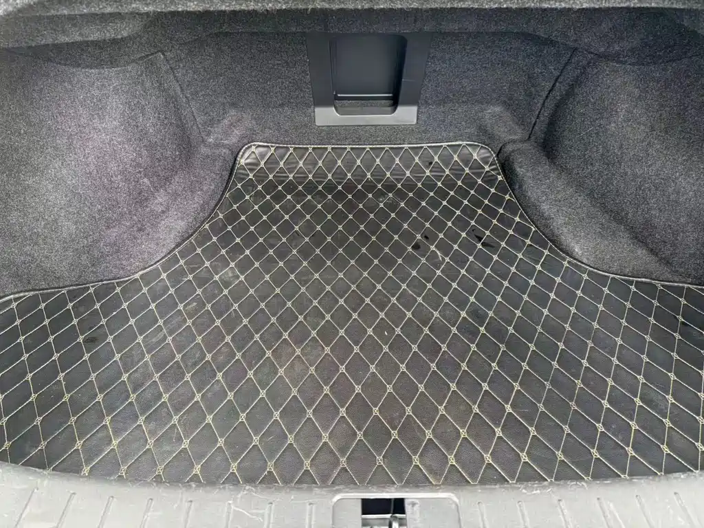 Infiniti Q70 Q70 L 2.5 L Elite