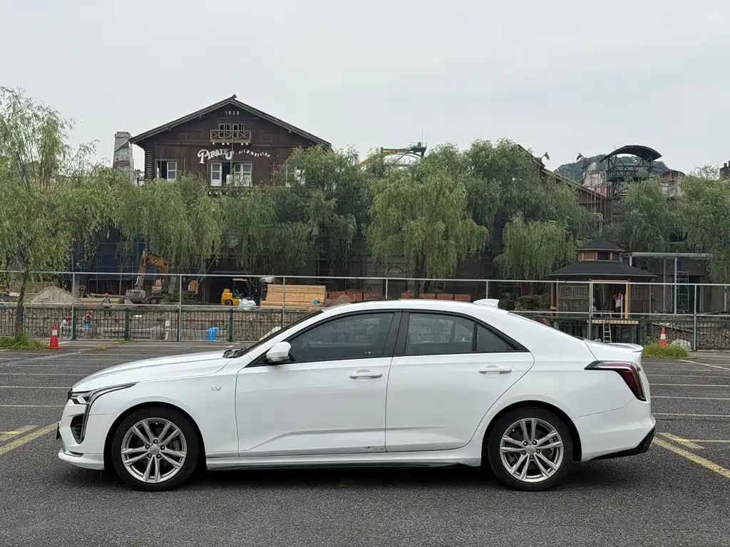 Cadillac CT4 28 T Style