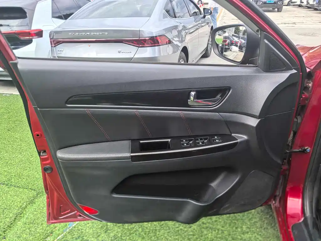 Eado 1.6 L Manual Luxury CN-V
