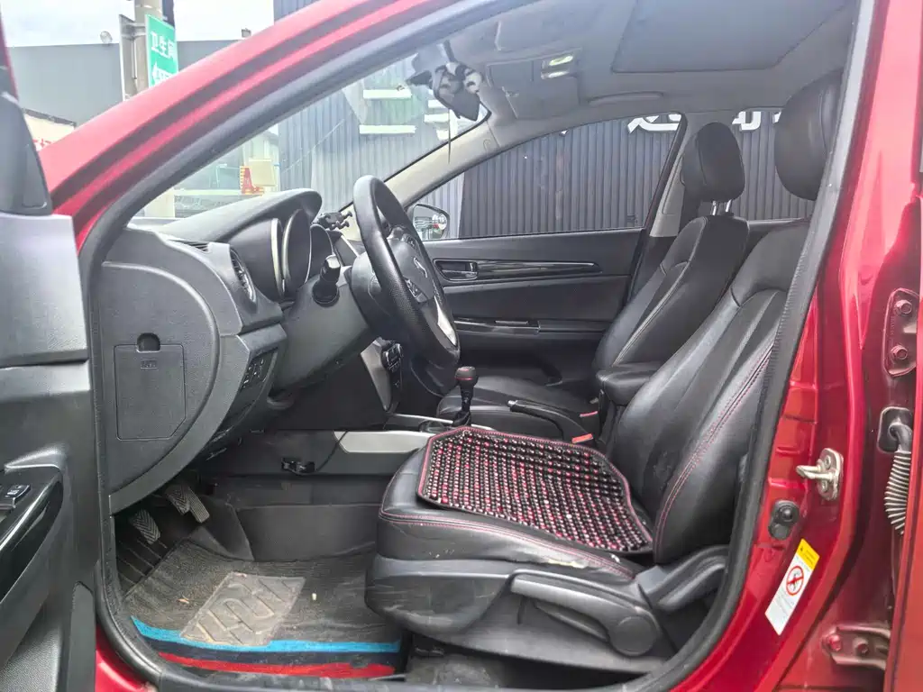 Eado 1.6 L Manual Luxury CN-V