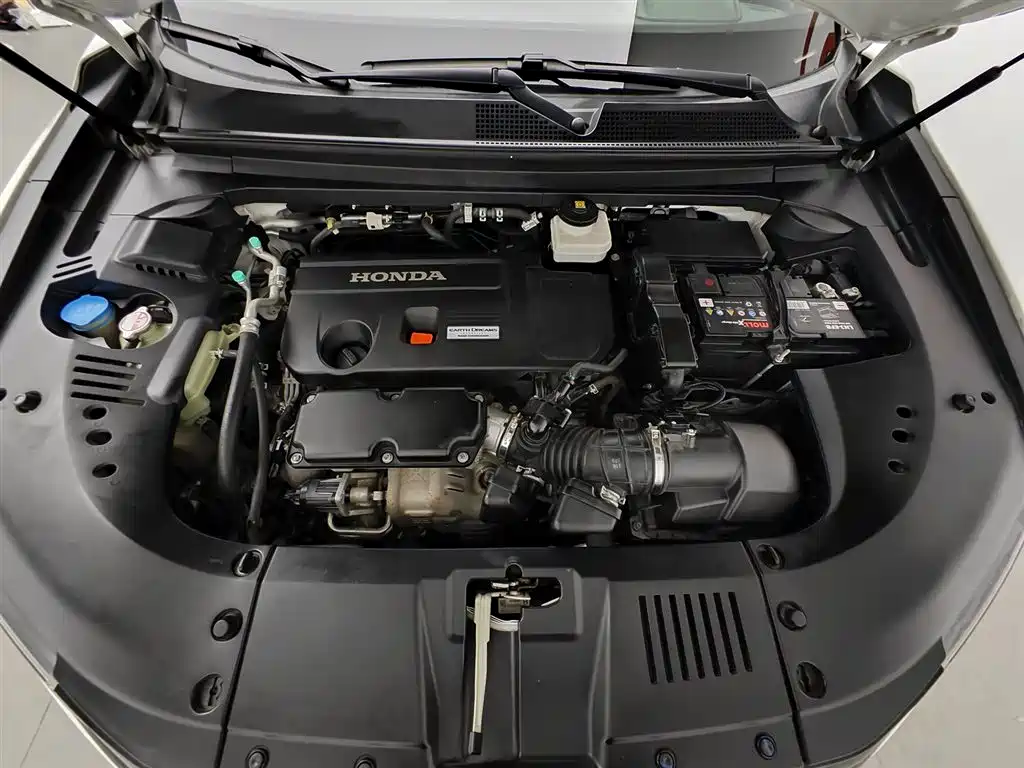 Honda UR-V 370 TURBO 2 WD Graceful