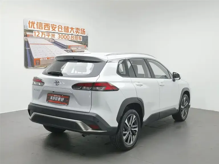 Toyota Frontlander 2.0 L CVT Luxury PLUS