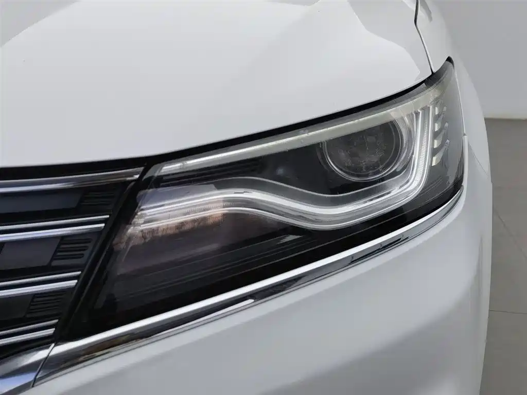 Roewe RX5 20 T 2 WD Auto Flagship