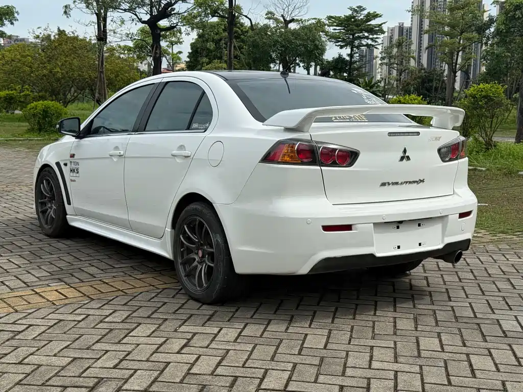 Lancer EX 1.8 L Manual B&W Retro