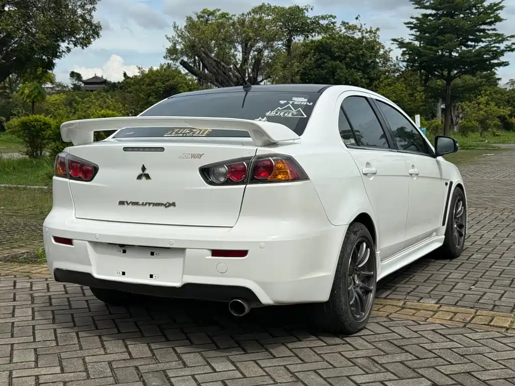 Lancer EX 1.8 L Manual B&W Retro