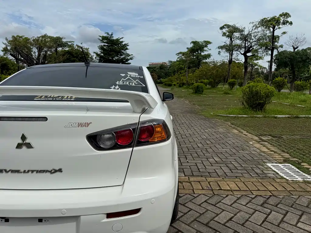Lancer EX 1.8 L Manual B&W Retro
